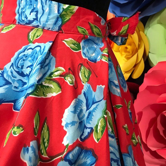 Mexican skirt red with flowers of 39” for 5 Mayo and Mexican day Halloween party - Picture 3 of 4